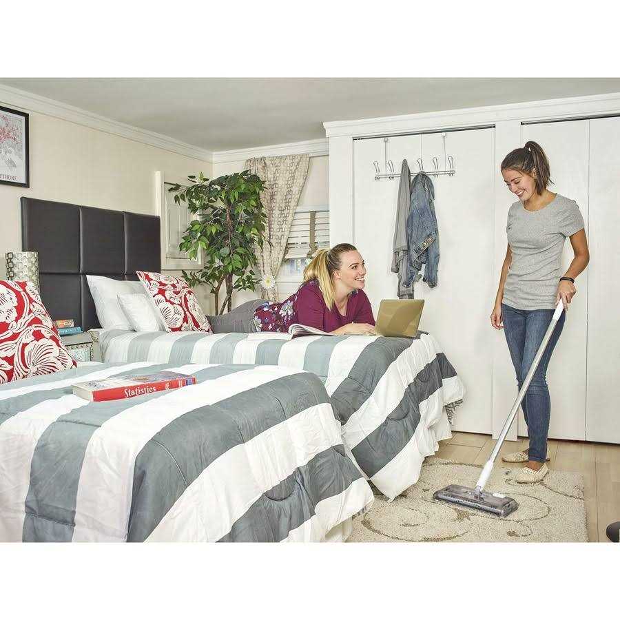 BLACK+DECKER Lithium Powered Floor Sweeper - Image 5
