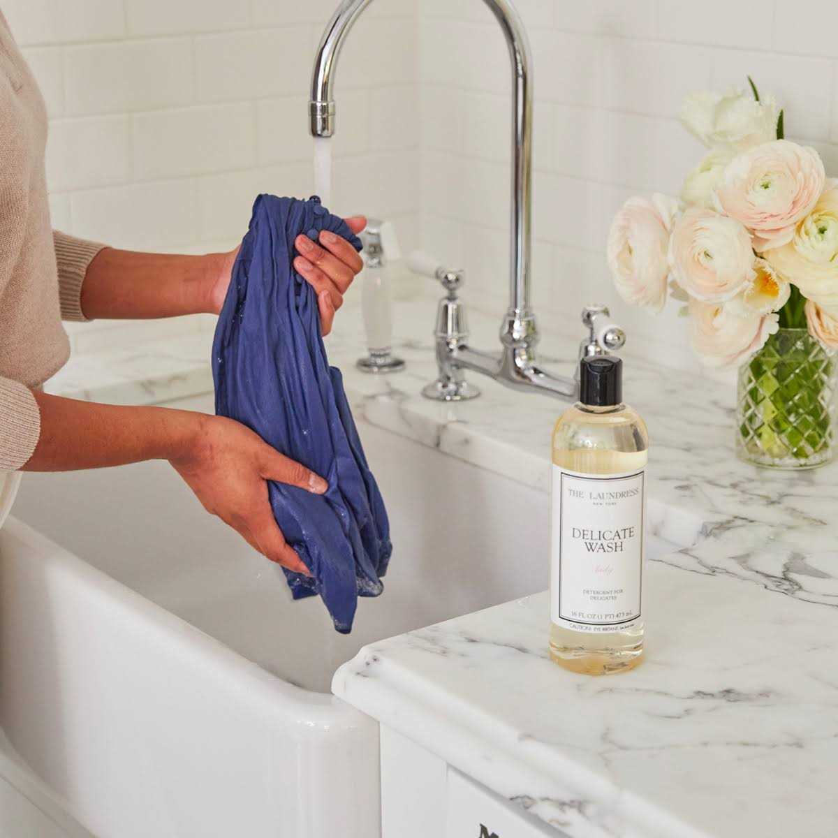 The Laundress Delicate Wash - Image 3