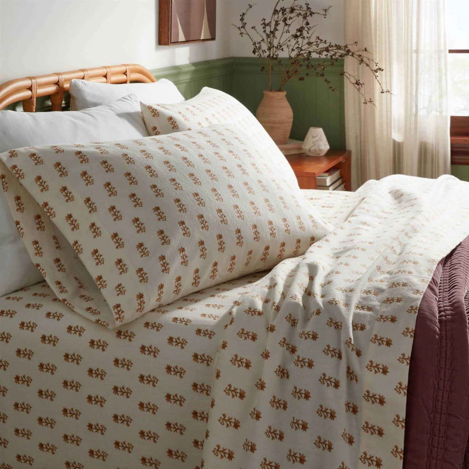 Threshold Queen Flannel Sheet Set Floral - Image 4