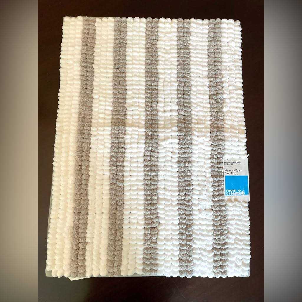 Room Essentials 17x24 Chunky Chenille Memory Foam Bath Rug - Image 3