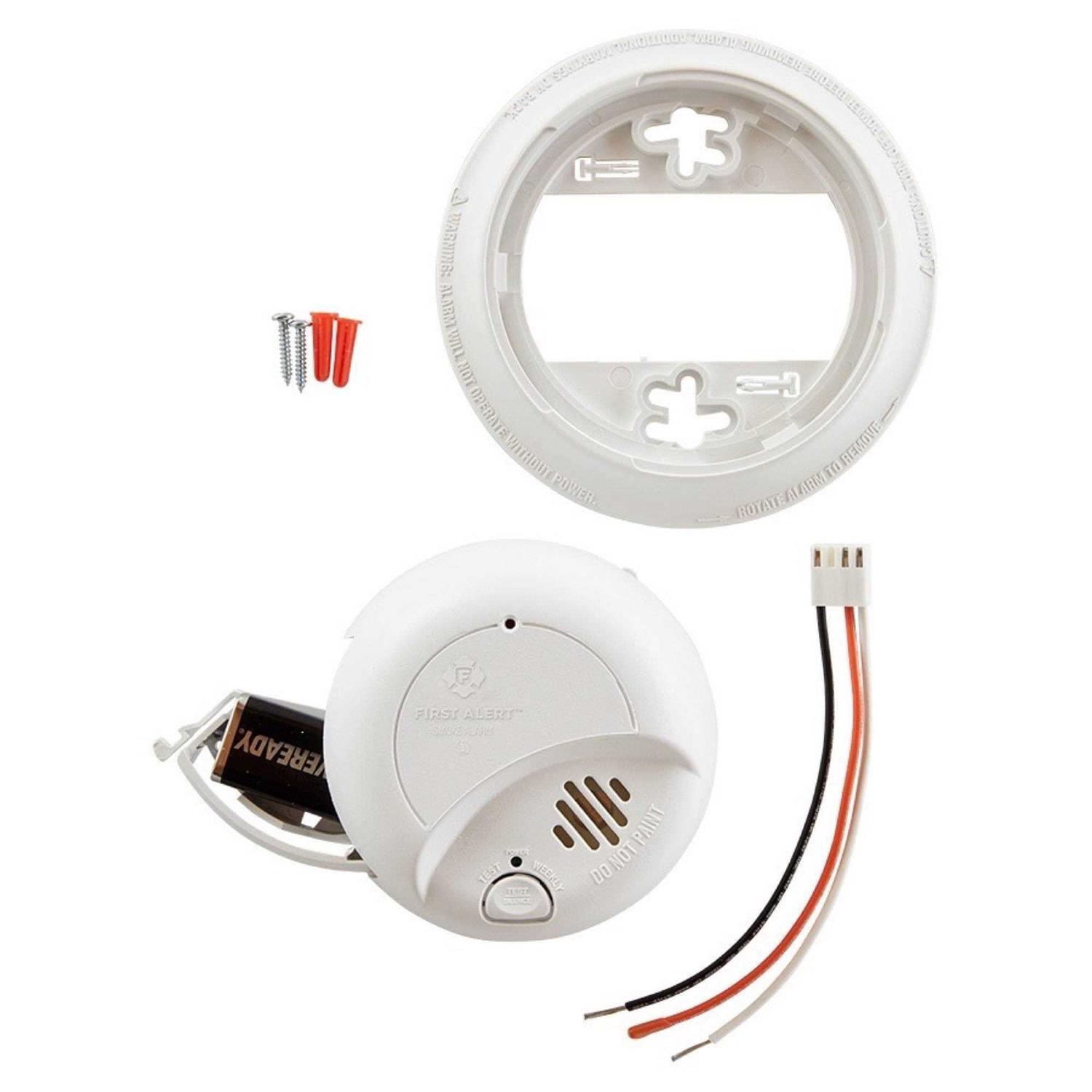 First Alert SA9120BPCN Hardwired Smoke Detector with Battery Backup - Image 3