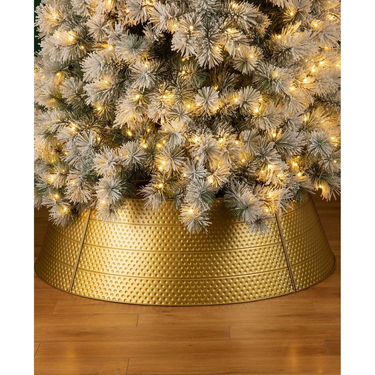 Christmas Hammered Metal Tree Collar Glitzhome - Image 3