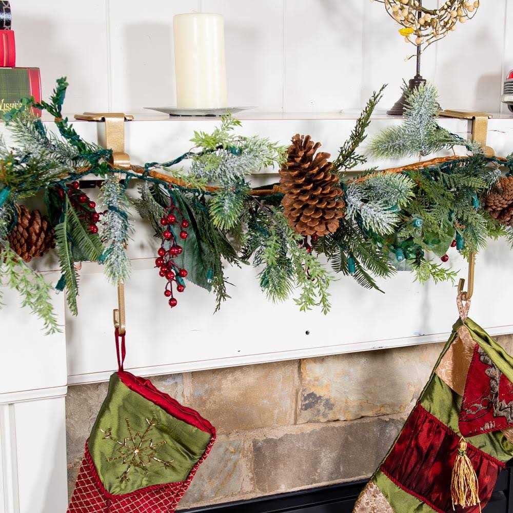 Village Lighting Garland and Stocking Mantle Hanger - Image 4