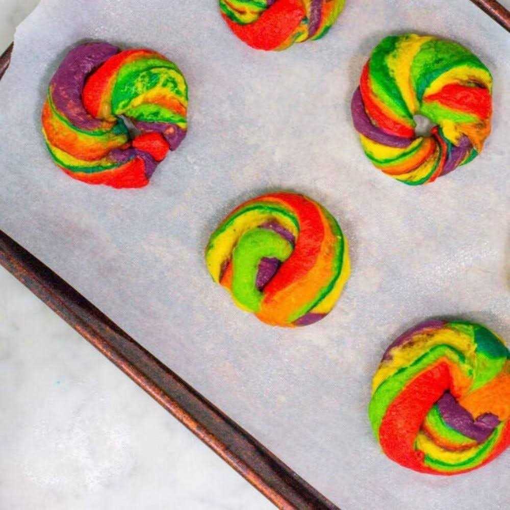 Brooklyn Brew Shop Rainbow Bagel Making Kit - Image 4