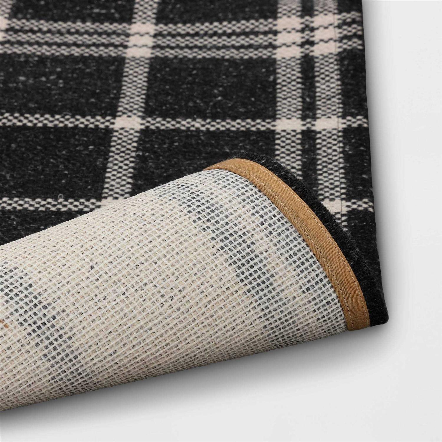 tosestores 2'x3' Indoor/Outdoor Woven Tapestry Rug Black - Image 3